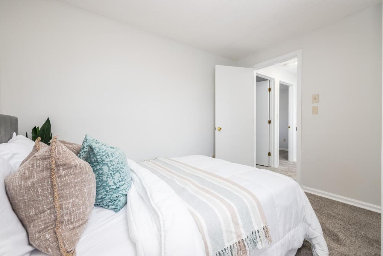 Beautiful 3 Bedroom Condo In Hartford! Extérieur photo